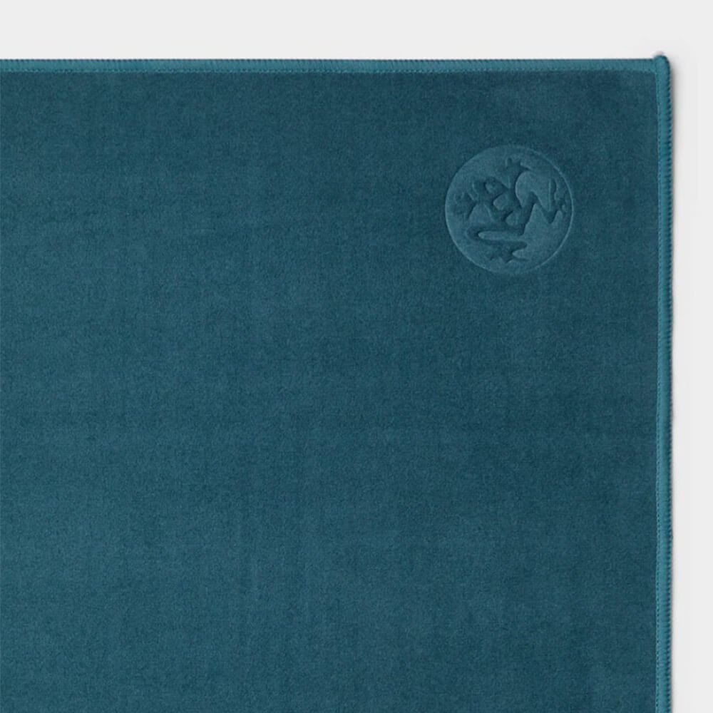 ผ้าปูทับเสื่อโยคะผืนเล็ก Manduka รุ่น eQua&reg; Hand สีเขียว (16")